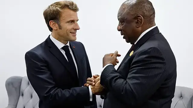 Video thumbnail for South African president welcomed by Macron at start of visit to France