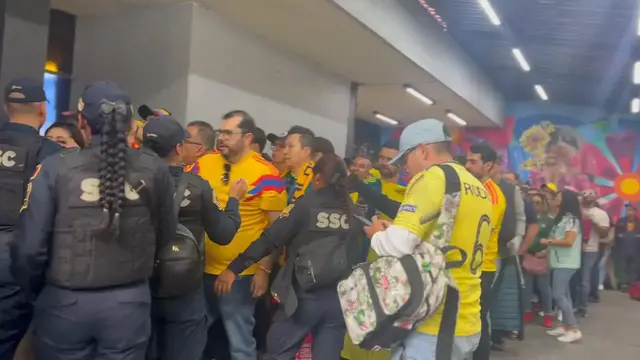 Video thumbnail for Mexico: Police Control At Tasquena Station.