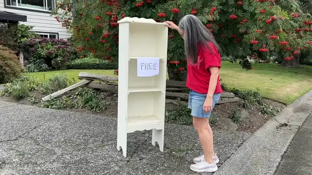 Video thumbnail for How An Old Bookshelf Can Make Your Living Room Prettier And More Organized