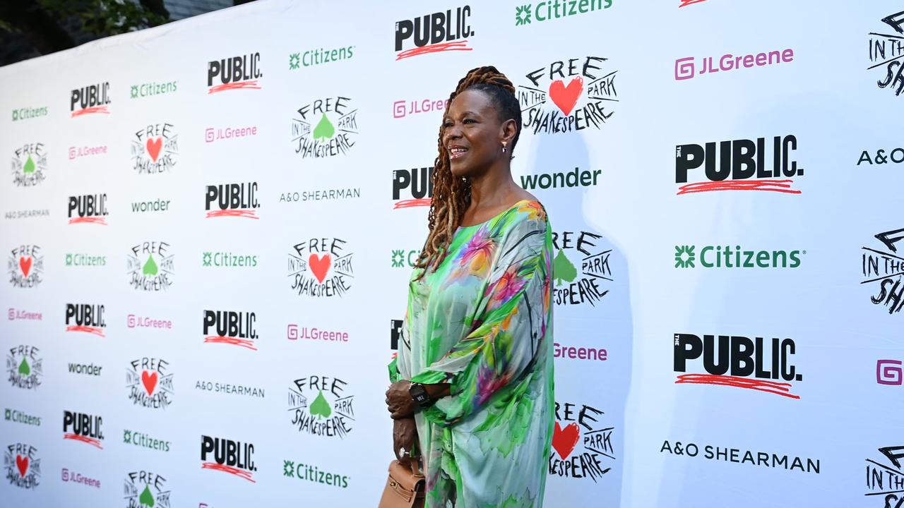 Video thumbnail for "NY: Opening Night of Free Shakespeare in the Park's "Romeo And Juliet" - Arrivals" 13.
