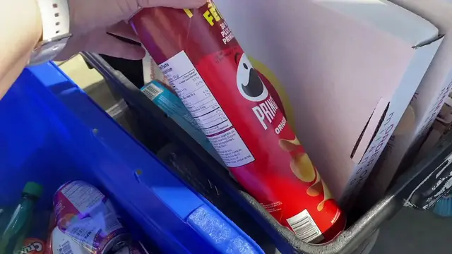 'Video thumbnail for Turn a Pringles can into THIS! (Genius fall decor!)'