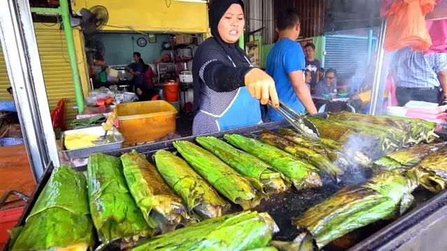 'Video thumbnail for Muslim Street Food in MALAYSIA | Kuala Lumpur HALAL Street Food HEAVEN - BEST Malaysian Street Food'