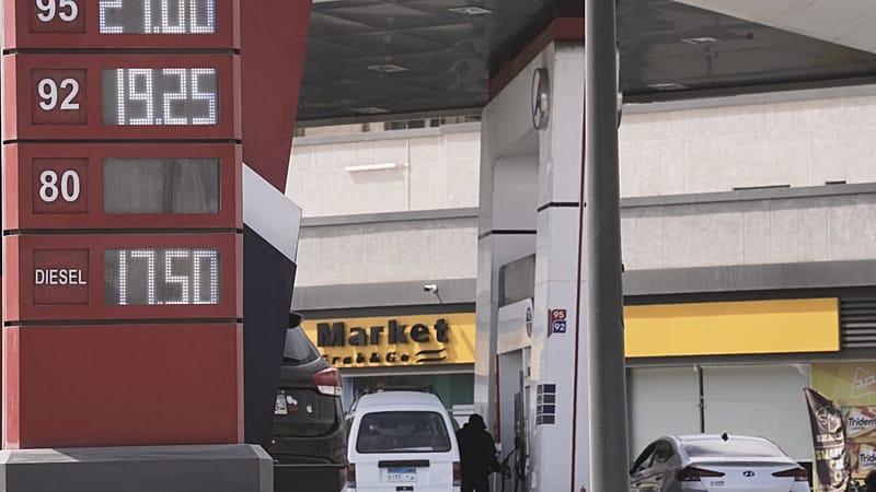 Video thumbnail for Egypt business curfew sparks concern among traders and tourism sector