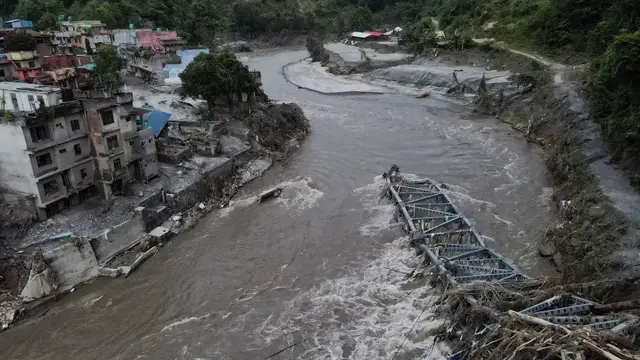 Video thumbnail for Nepal floods: Missing toll rises to almost 2,500