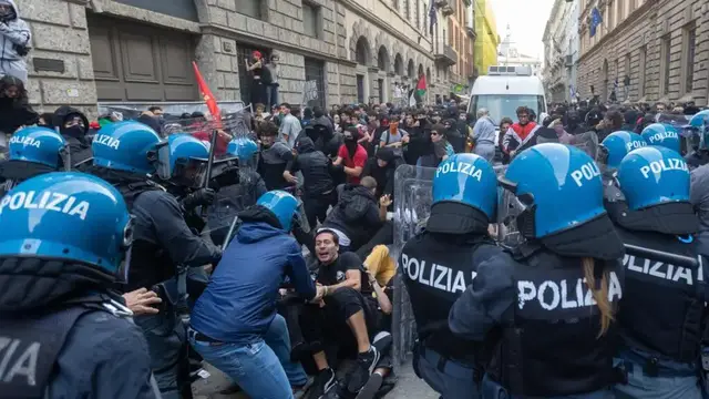 Video thumbnail for Italy hit by violent cost-of-living protests, mostly minors arrested