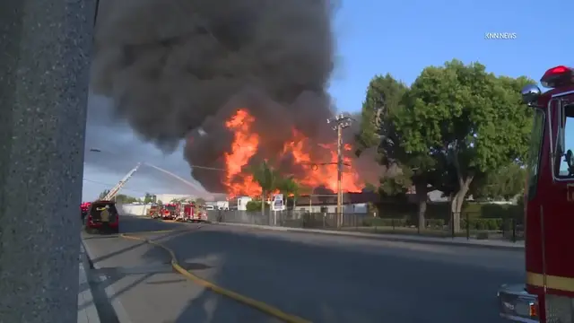 Video thumbnail for US, Los Angeles: Pomona 2 Alarm Pallet Fire.