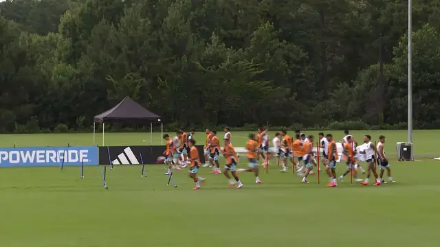 Video thumbnail for US: Argentina complete final training ahead of England World Cup semifinal.