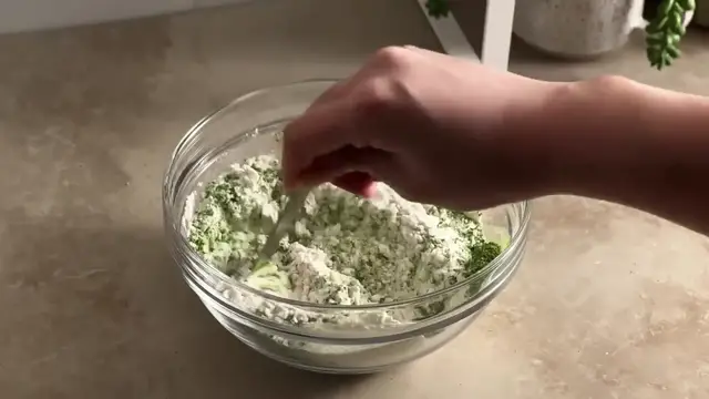 Video thumbnail for Matcha White Chocolate Cookies 🍵 one of my fave recipes EVER(720P_HD)