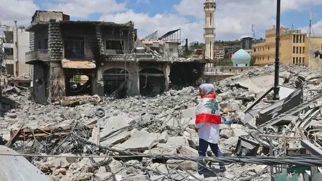 Video thumbnail for Families return to shattered towns as fragile ceasefire holds in Lebanon