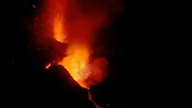 Video thumbnail for Neuer Lavafluss entsteht - Vulkan La Palma 2021
