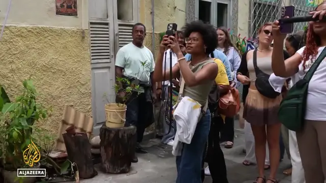Video thumbnail for Rio's painted favela streets fuel Brazil's World Cup dream of sixth title