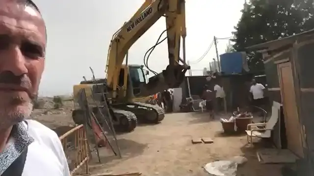 Video thumbnail for Abrisskommando zerstört Hütten am Tauro-Strand