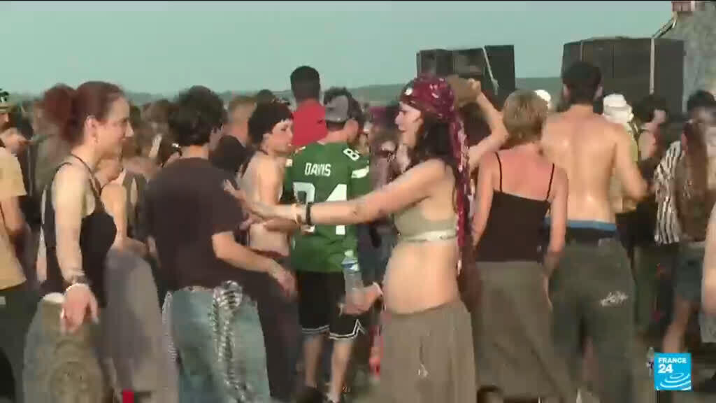 Video thumbnail for Illegal party at French military site draws nearly 40.000