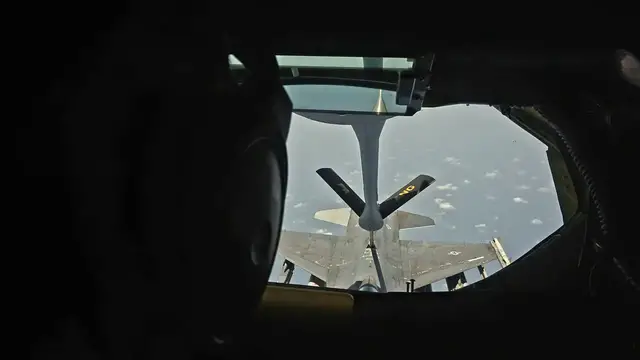 Video thumbnail for Iran: KC-135 Refuels F-16s Over CENTCOM Area.