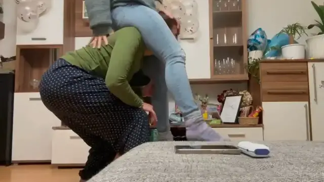 Video thumbnail for Hilarious Shoulder-Carry Fail in Waren, Germany
