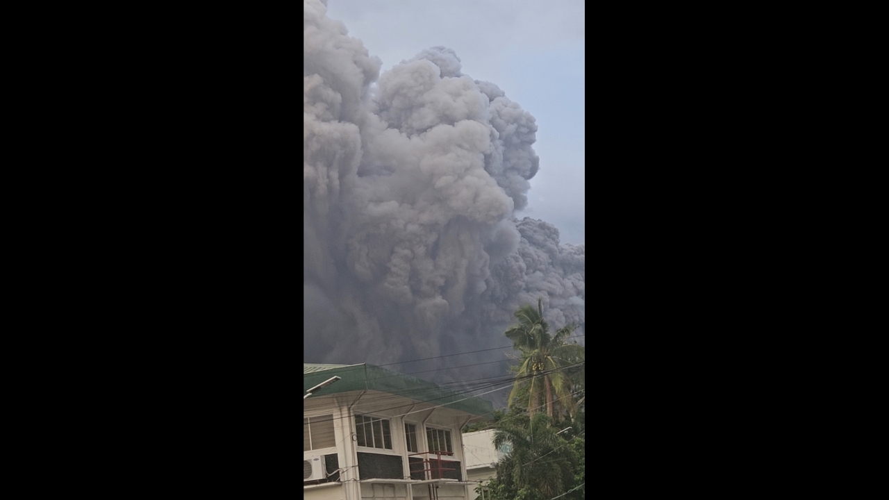 Video thumbnail for Mayon Volcano Eruption Blankets Camalig in Ash