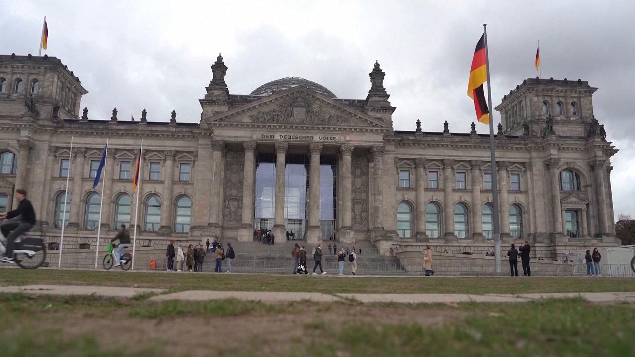 Video thumbnail for US: Trump says US plans to withdraw troops from Germany 'a lot further'.