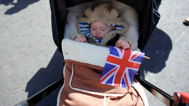 Video thumbnail for UK faces falling birth rate as immigration debate intensifies
