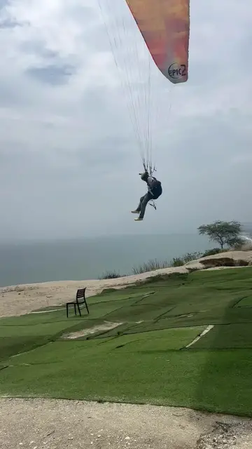 Video thumbnail for Paraglider Nails Incredible Precision Landing onto a Chair