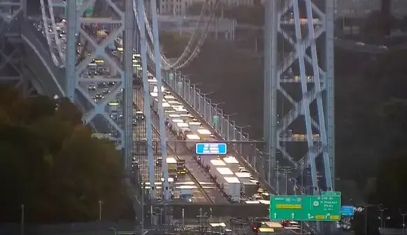 Video thumbnail for Motorcyclist killed in George Washington Bridge crash; all lanes reopen after major traffic disruptions