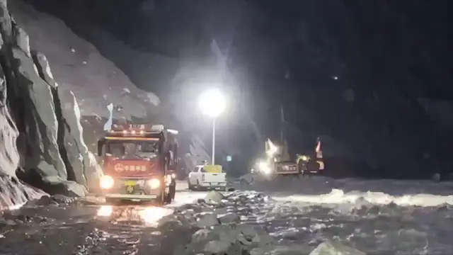 Video thumbnail for China: Highway to Mudslide-Hit Border Port Nears Reopening in Gyirong.