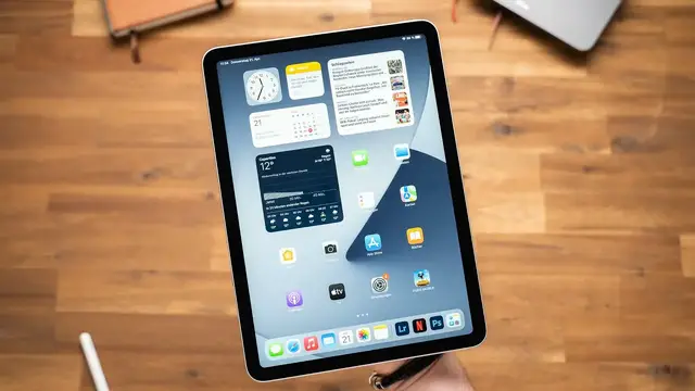 Video thumbnail for Apple iPad Air 5 Review & iPad Pro Comparison