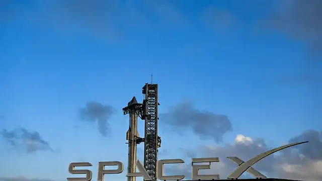 Video thumbnail for Spacex’s Nasdaq Debut Draws Wall Street’s Attention