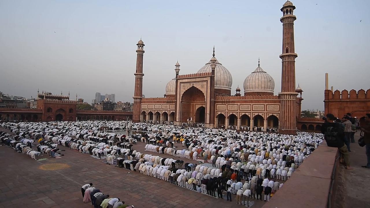 Video thumbnail for India: Indian Muslims perform Eid al-Adha prayers at Jama Masjid in New Delhi.