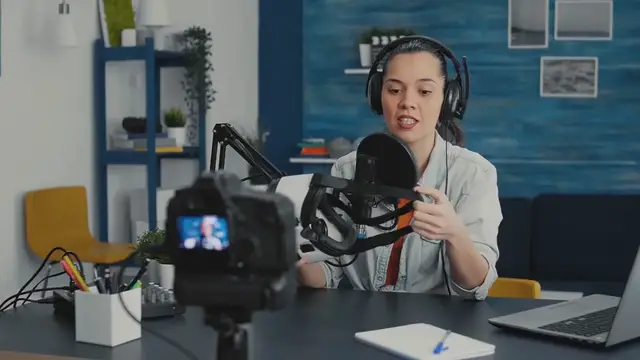 Video thumbnail for VR Headset Maintenance Tips