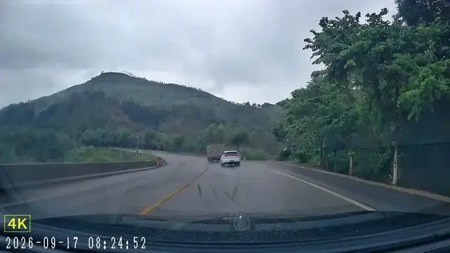 Video thumbnail for Car Spins Out on Mountain Curve in Guangxi, China