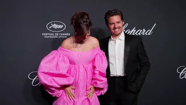 Video thumbnail for UNCAPTIONED: Dylan Sprouse and Barbara Palvin welcome first baby.