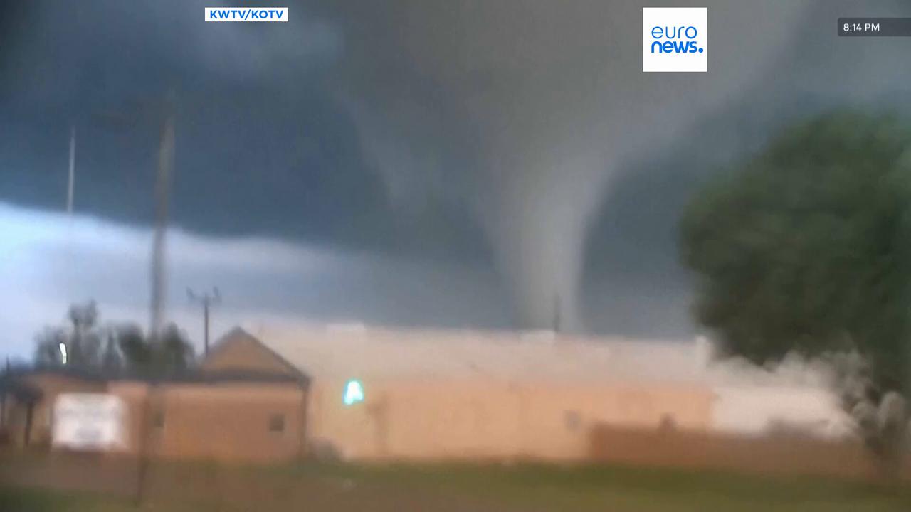 Video thumbnail for Powerful tornado tears across Oklahoma, damaging homes and blocking roads