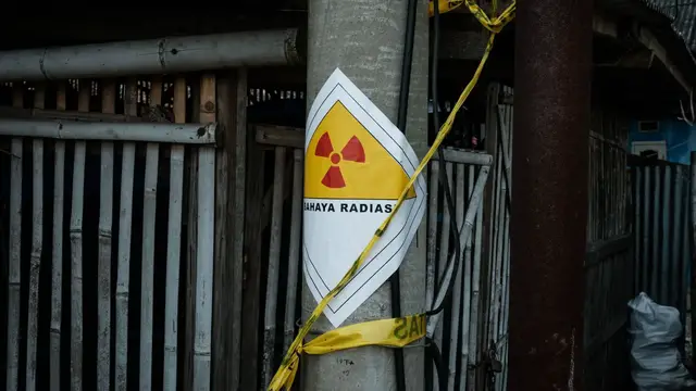'Video thumbnail for Indonesia deploys nuclear teams to decontaminate industrial zone after radiation alert'