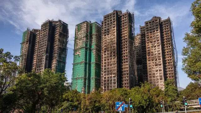 Video thumbnail for Hong Kong police end rescue operation after deadly apartment inferno