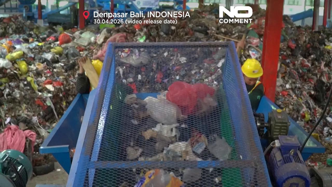 Video thumbnail for Trash piles up in Bali as landfill ban triggers waste crisis