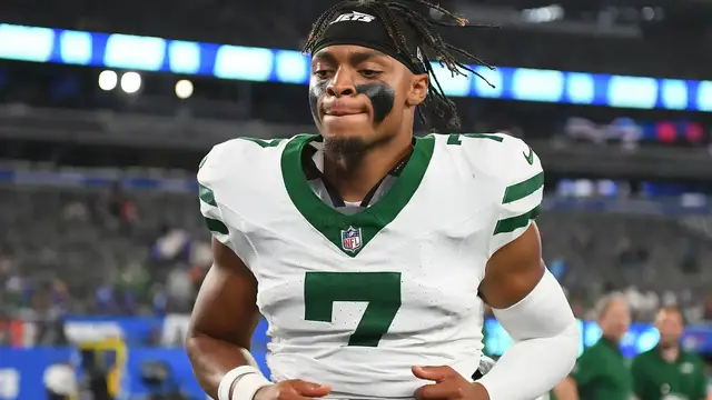 'Video thumbnail for Can Justin Fields Get the Jets Back to the Playoffs?'