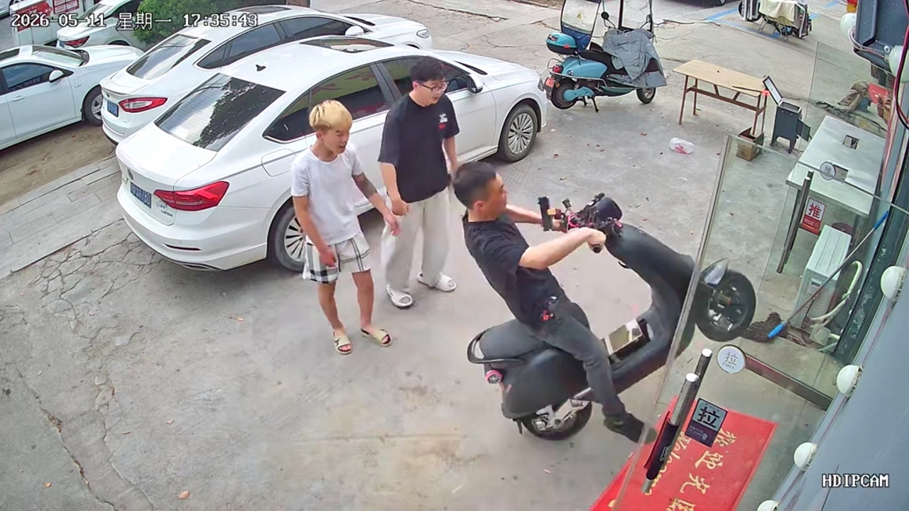 Video thumbnail for E-Scooter Wheelie Gone Wrong Crashes Into Glass Door!