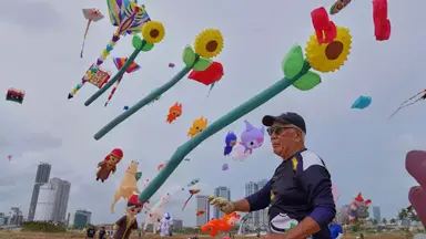'Video thumbnail for Skies over Colombo burst with color as international kite festival soars once more'