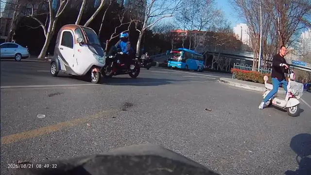 Video thumbnail for Three-Wheeler Flips After Crash with Motorcycle in Shaanxi