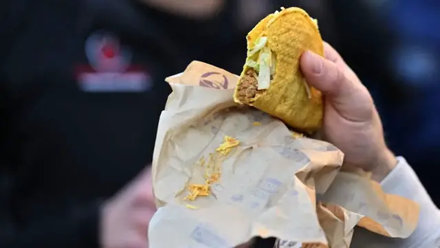 Video thumbnail for Taco Bell lettuce confirmed as source of parasite outbreak