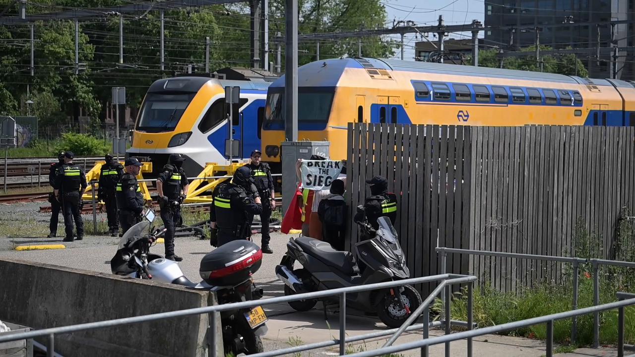 Video thumbnail for Caribbean Netherlands: Extinction Rebellion activists block Utrecht train tracks in Gaza protest.