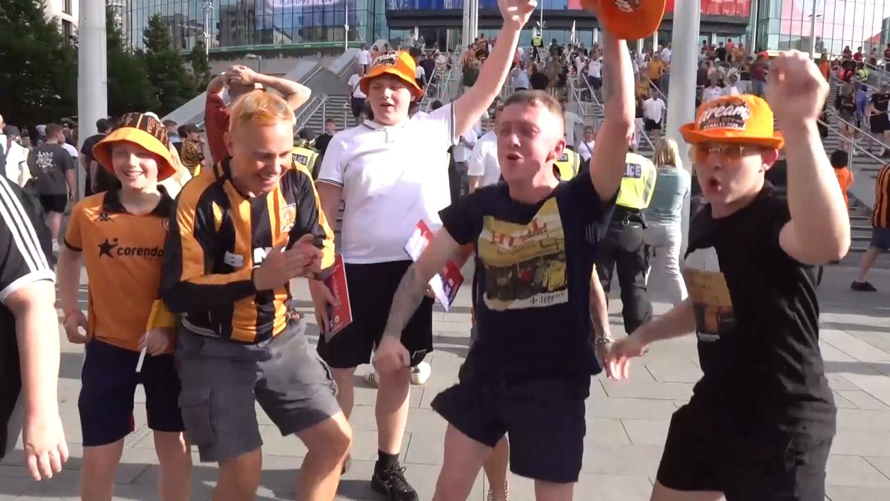 Video thumbnail for UK: Hull City promoted to Premier League after 1-0 win.
