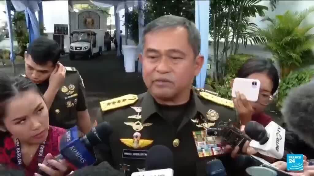 Video thumbnail for Indonesia says preparing 8,000 troops for Gaza peacekeeping force