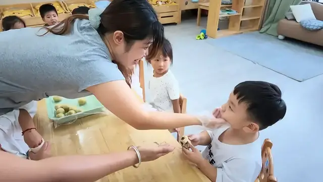 Video thumbnail for Little Boy Tastes Raw Mooncake Dough in Zhejiang