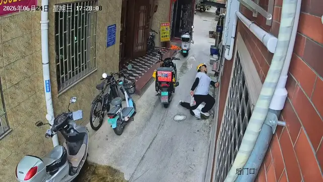 Video thumbnail for Delivery rider slips twice on wet street in Fujian
