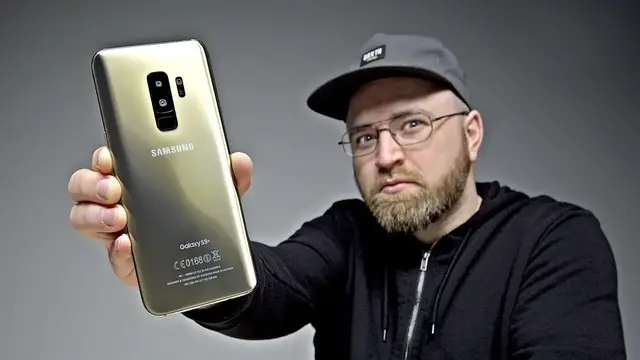 Video thumbnail for Unboxing The Samsung Galaxy S9 Clone