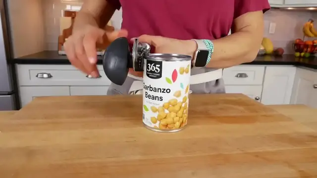 'Video thumbnail for CRUNCHY AND DELICIOUS ROASTED CHICKPEAS _ healthy snack hack_(720P_HD)'