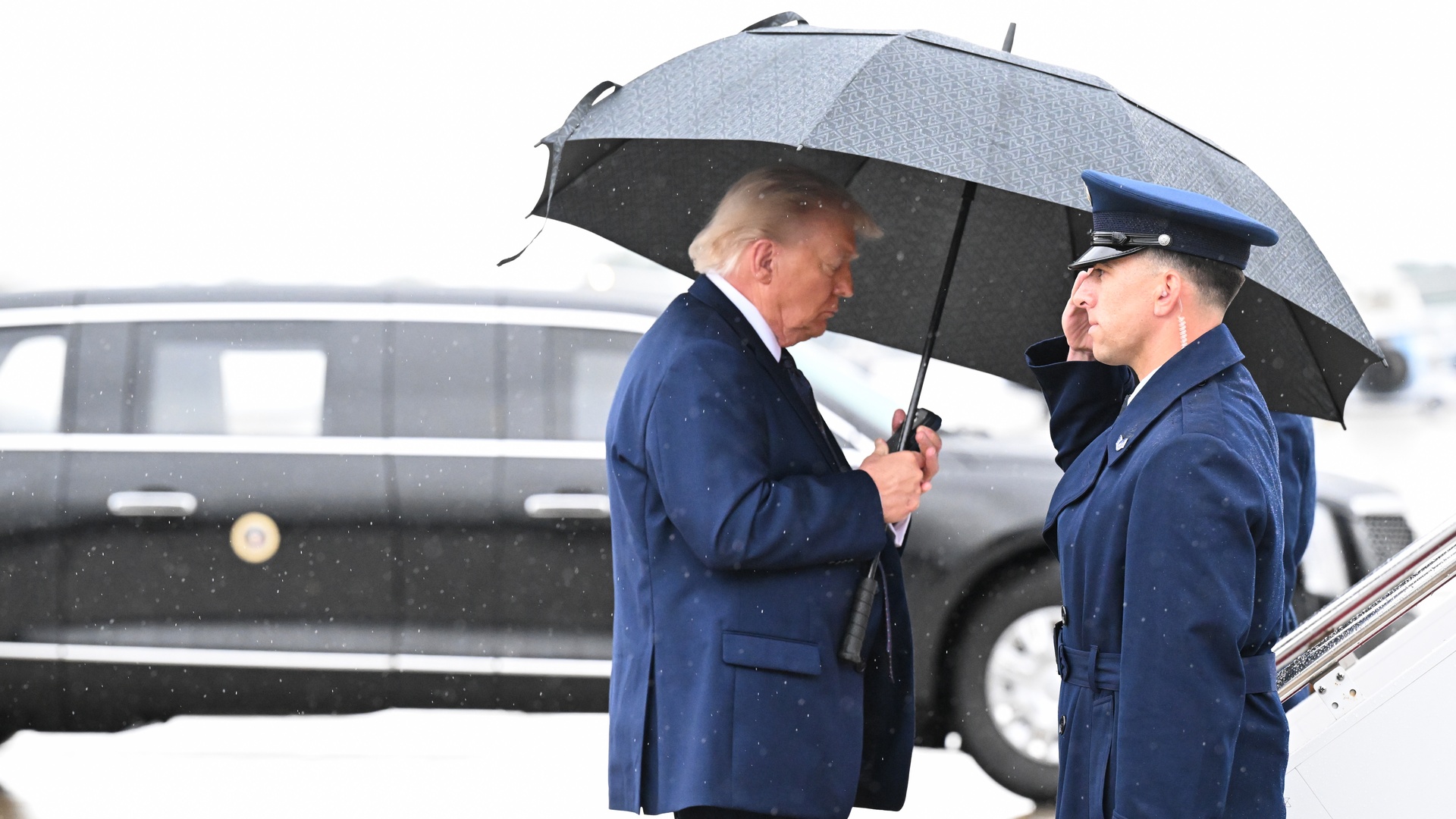 Video thumbnail for Trump returns to Walter Reed for third medical visit in just over a year
