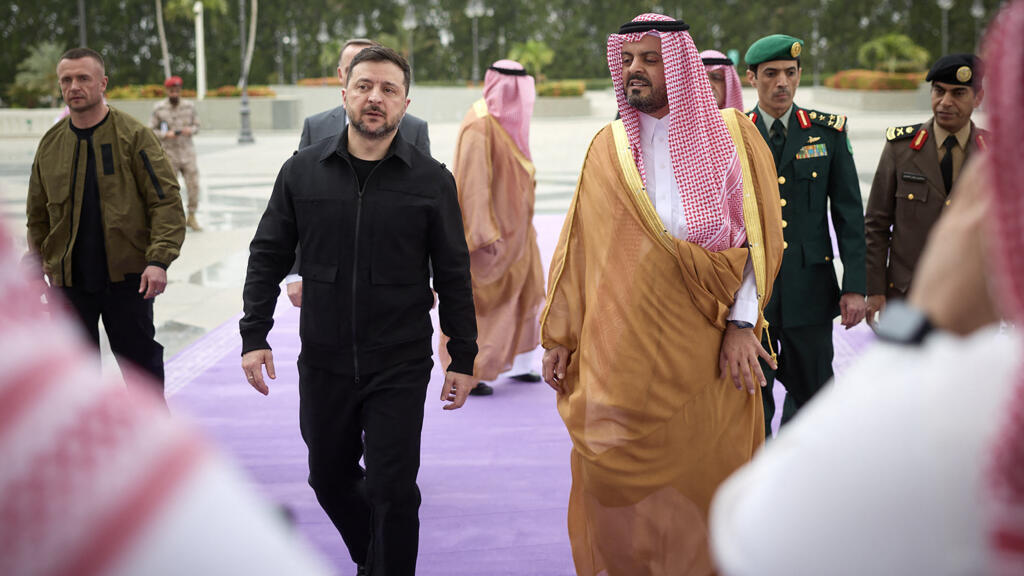 Video thumbnail for Ukraine signs defence agreements with Gulf Nations eager to fend off Iranian drones