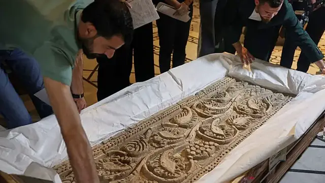 Video thumbnail for Syria unveils archaeological treasures returned from France after 15 years